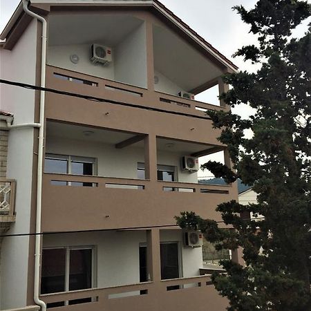 Apartmani Orhideja Раб Екстериор снимка