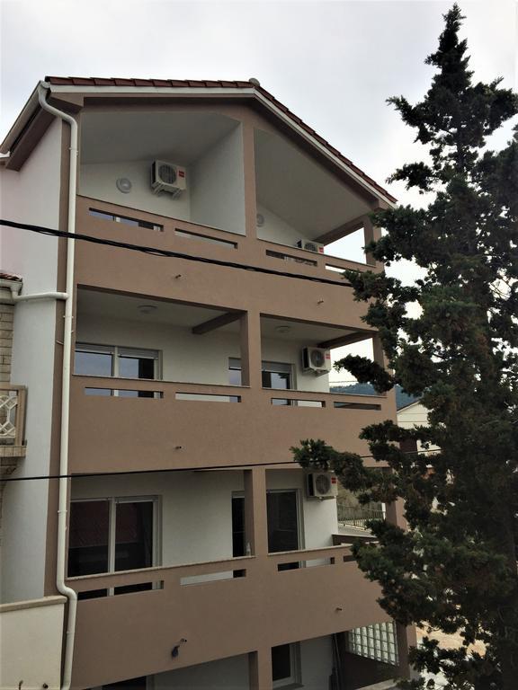 Apartmani Orhideja Раб Екстериор снимка